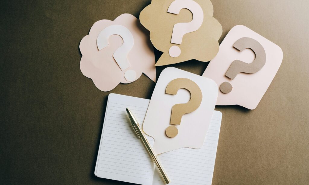 Auto-questionnement et introspection guidée